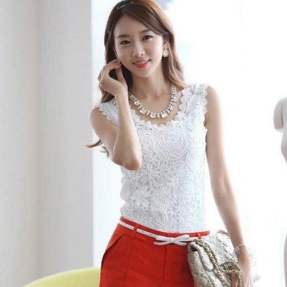 White rose embroidered blouse - Picture 1 of 13